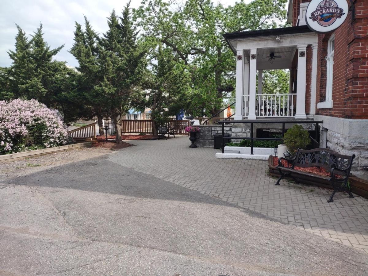 Inn The King George 4*